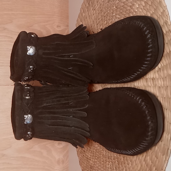 Minnetonka Shoes - HELLO KITTY MINNETONKA  MOCCASSIN FRINGE BOOTIES 8